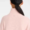 Ballerina – Strickpullover mit hohem Kragen Ballerina – Strickpullover mit hohem Kragen