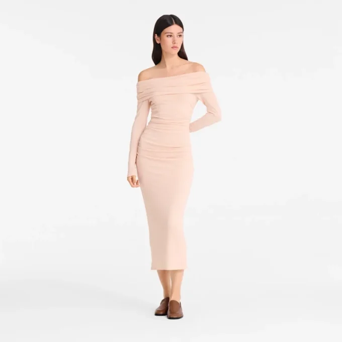 Cremefarbenes langes Kleid aus Crêpe-Jersey