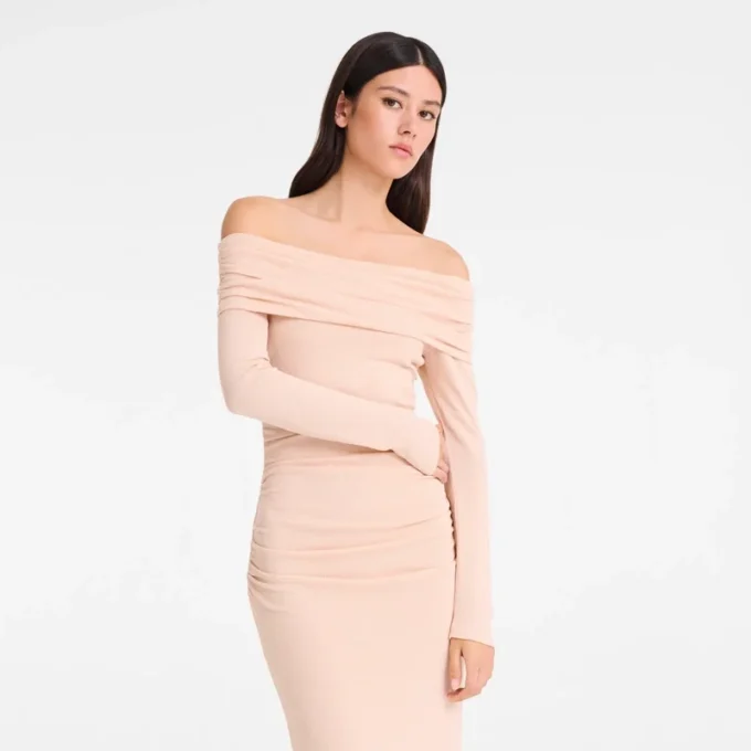 Cremefarbenes langes Kleid aus Crêpe-Jersey