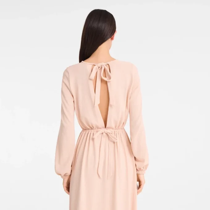 Cremefarbenes langes Kleid aus Crêpe-Jersey