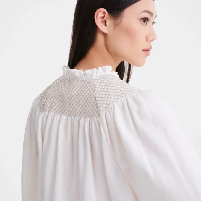 Ecru – Bluse mit gesmoktem Schleier Ecru – Bluse mit gesmoktem Schleier