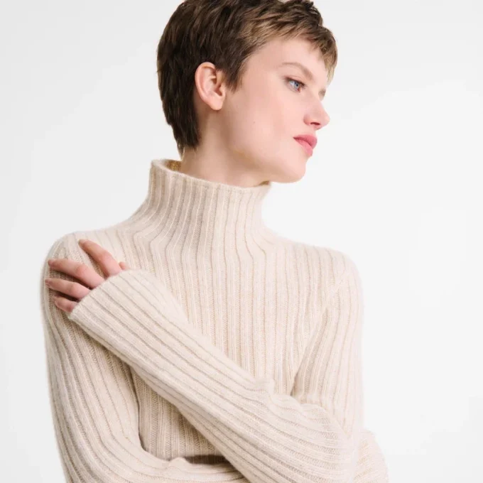 Ecru – Strickpullover mit hohem Kragen Ecru – Strickpullover mit hohem Kragen