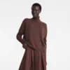 Kaffee – Strickpullover mit hohem Kragen Kaffee – Strickpullover mit hohem Kragen